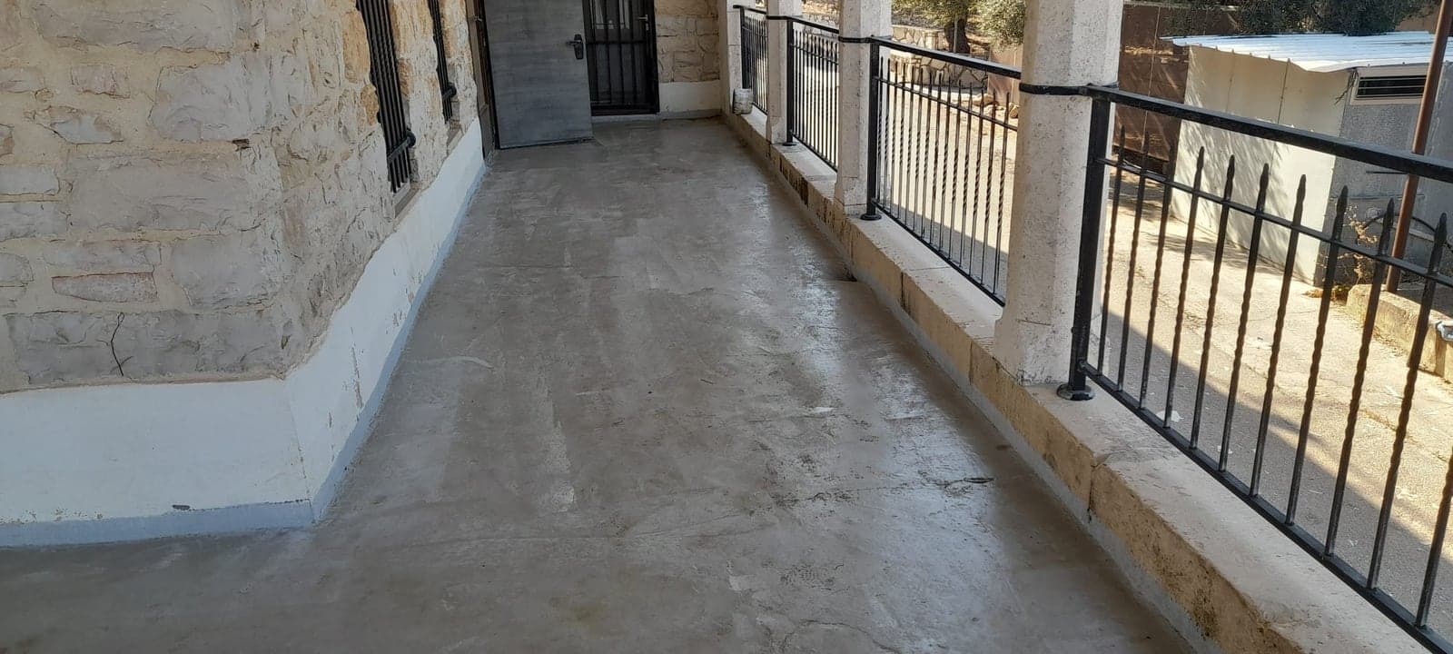 איטום מרפסת מעקה — עאדל איטום