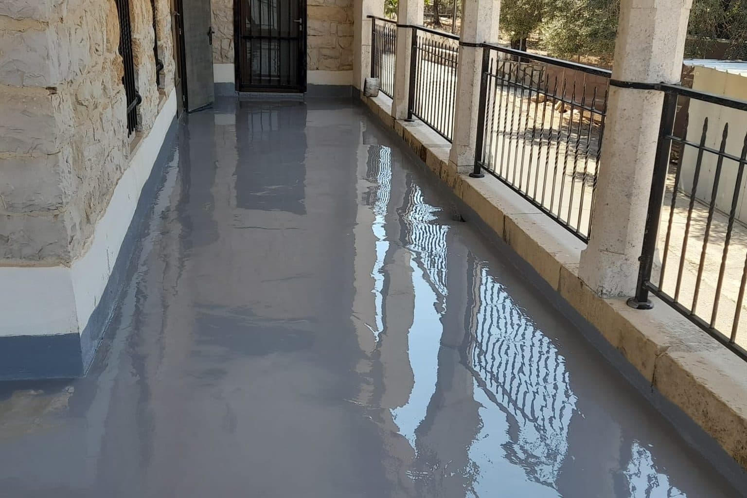 סימנים שהגג שלכם צריך איטום דחוף לפני החורף