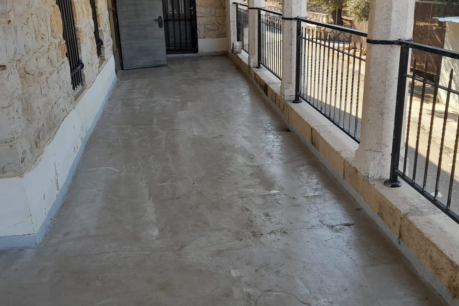 איטום יסודות: המדריך המקצועי למניעת רטיבות ונזילות מהיסוד