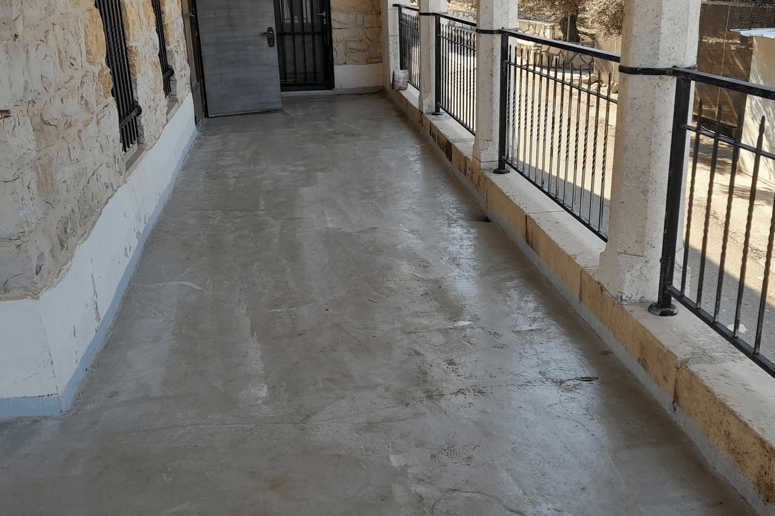 איטום יסודות: המדריך המקצועי למניעת רטיבות ונזילות מהיסוד
